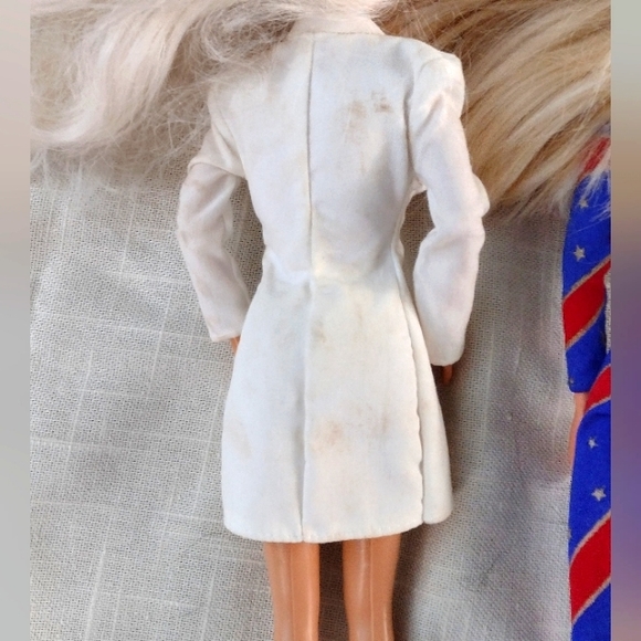 2 Vintage Barbie dolls - Picture 3 of 6